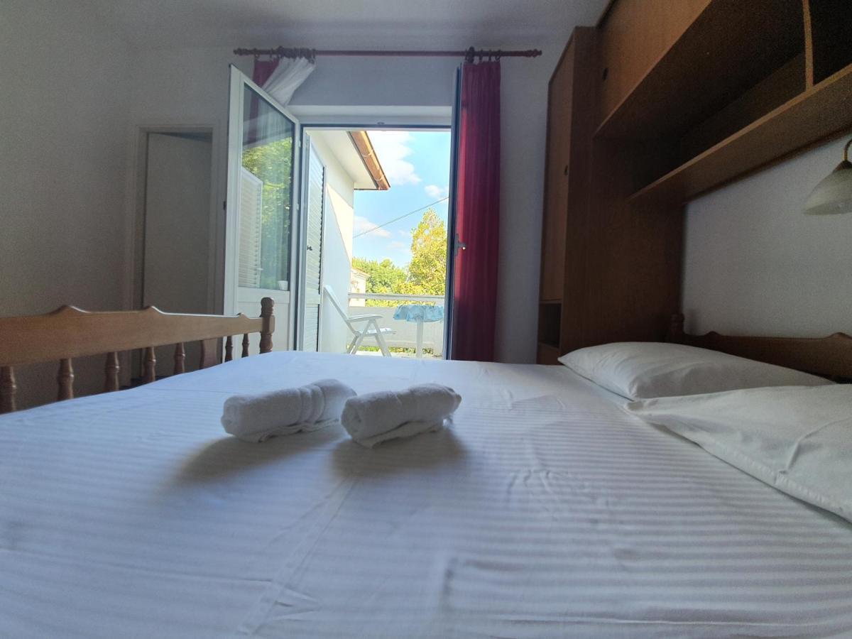 Rooms Neda Rab Palit Buitenkant foto