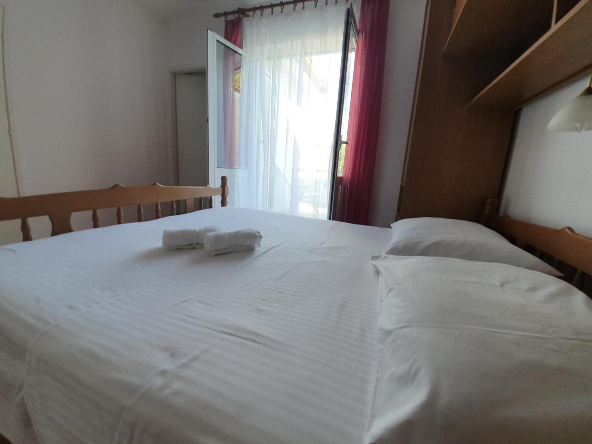 Rooms Neda Rab Palit Buitenkant foto